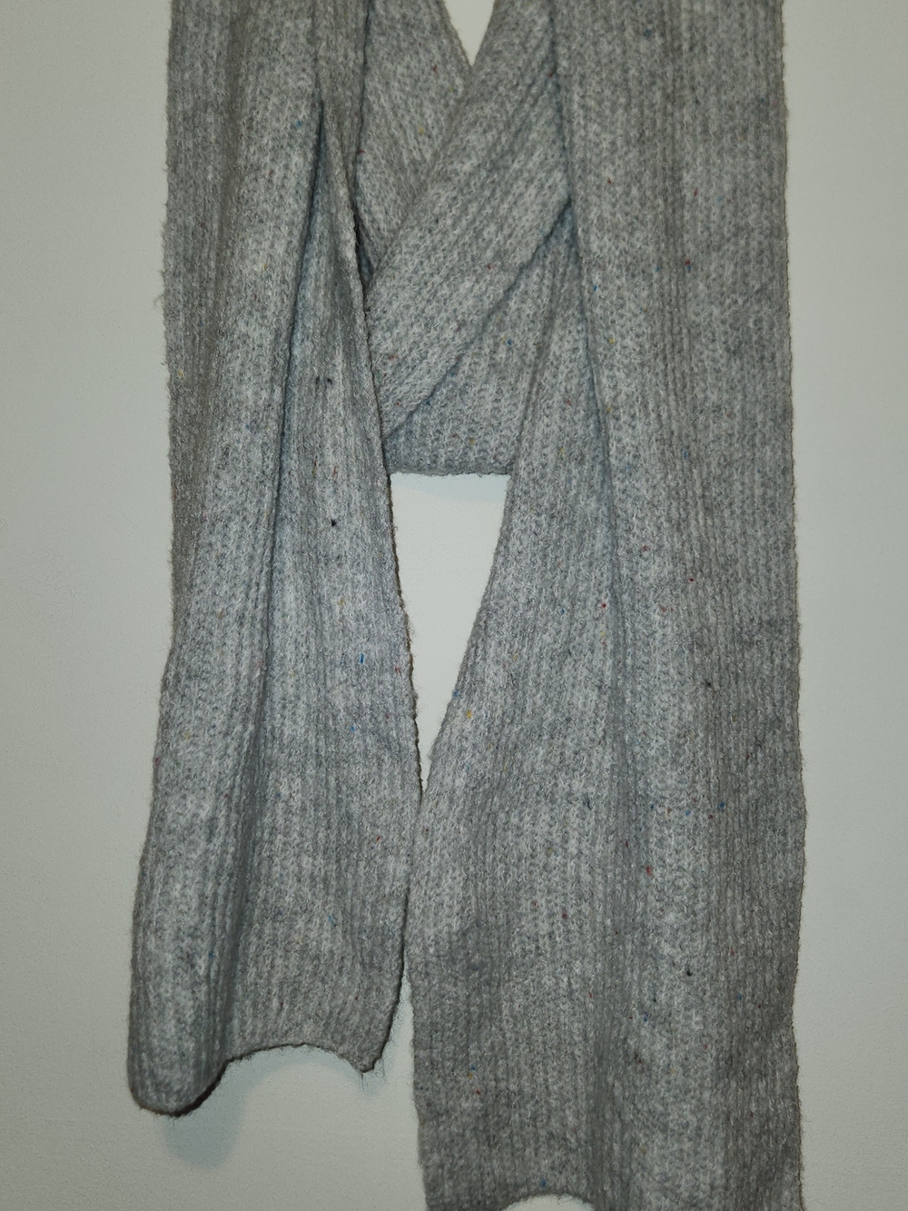 Cozy Ribbed Knit Scarf in Light Gray